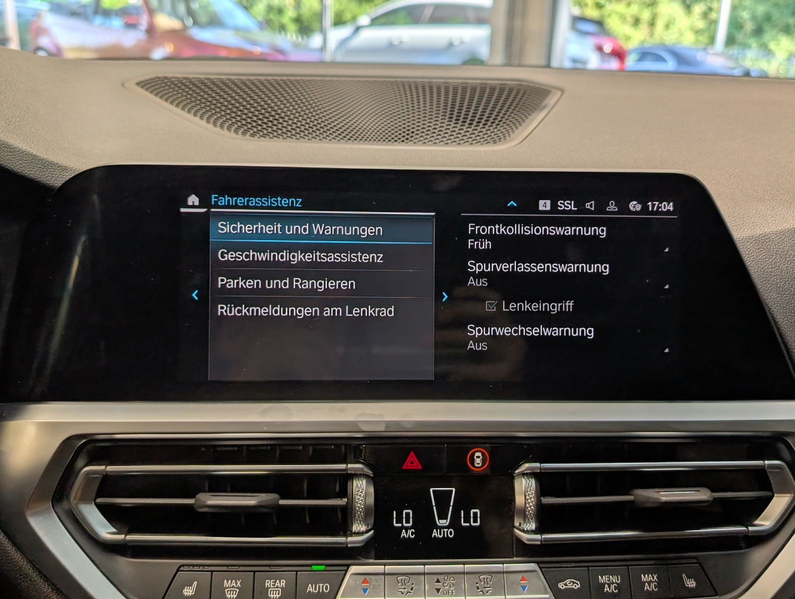 Fahrzeugabbildung BMW 320 e xDrive Sport Line Schadow Pano Laser Navi