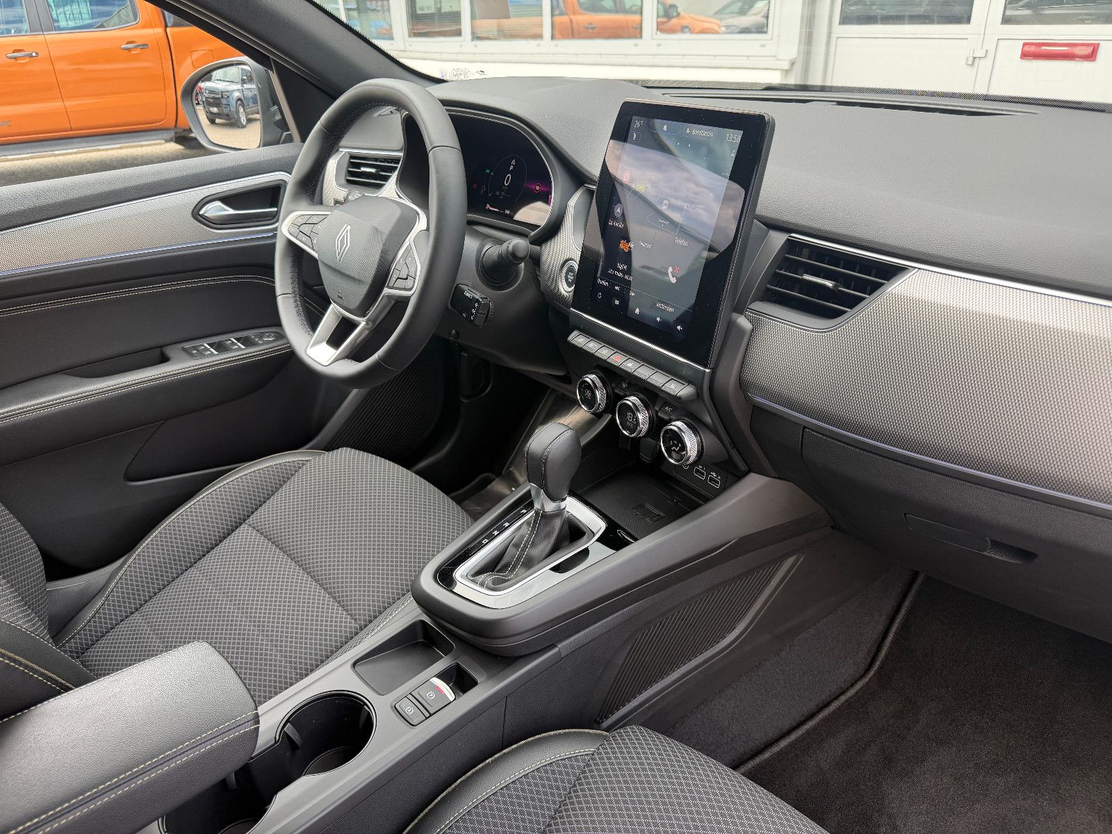 Fahrzeugabbildung Renault Arkana Techno/KAMERA/AMBIENTE/KAMERA/LEDER/ACC