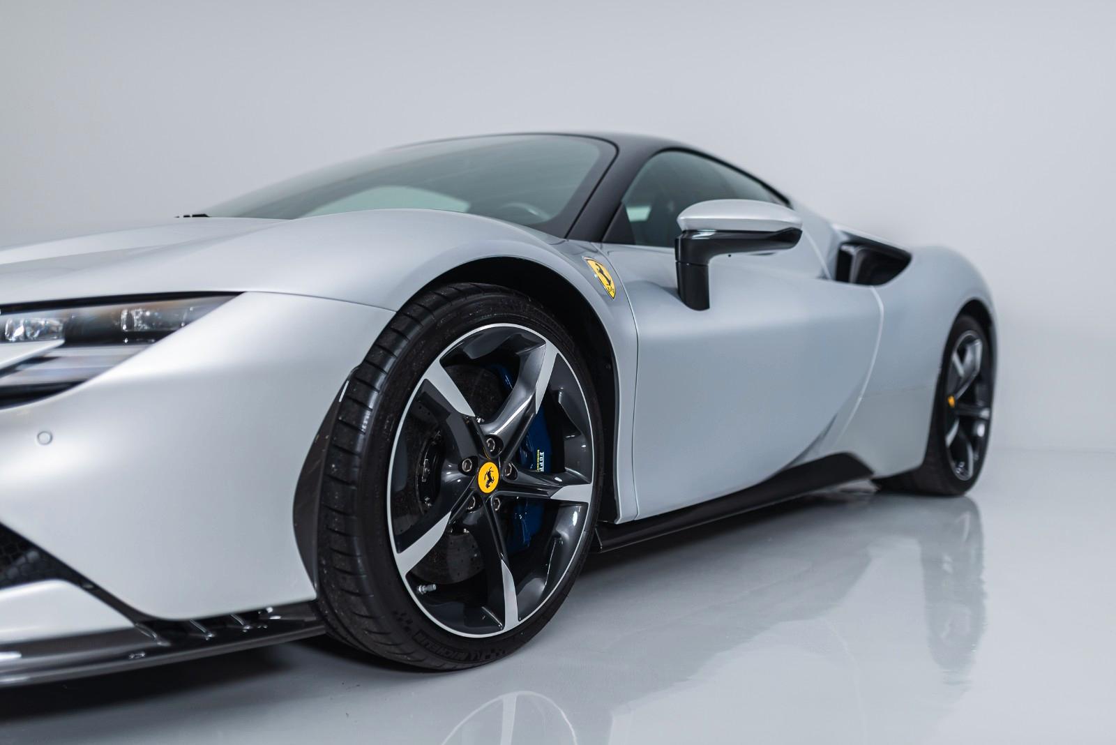 Ferrari SF90 - Garantie, Carbon, Lift, JBL, VAT