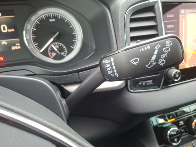 Skoda Karoq Ambition 1.0 TSI °LED°Navi°SHZ°PDC°Keyless