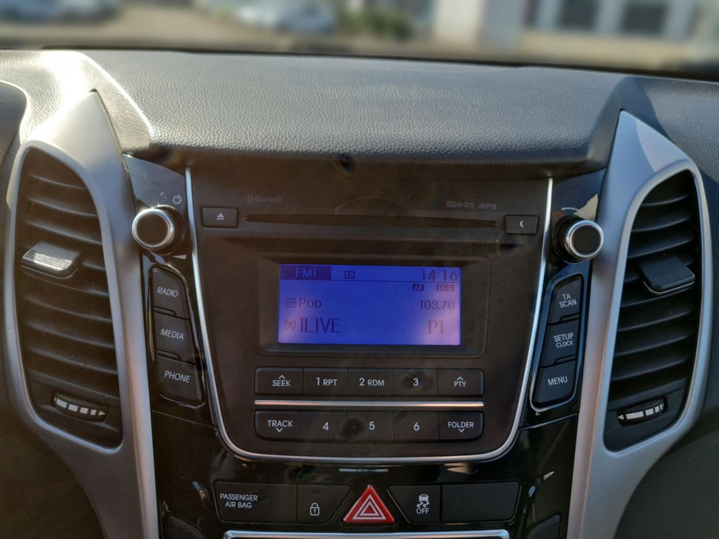 Fahrzeugabbildung Hyundai i30 YES! SILVER 1.6 GDI KLIMA+PDC+TEMPOMAT