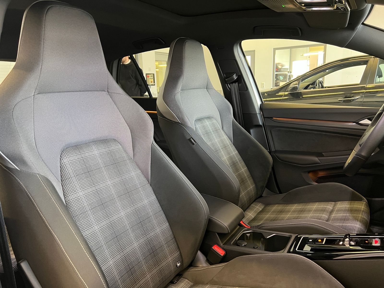 Fahrzeugabbildung Volkswagen Golf VIII GTD 2.0 TDI DSG *IQ.Drive-Paket, AHK,