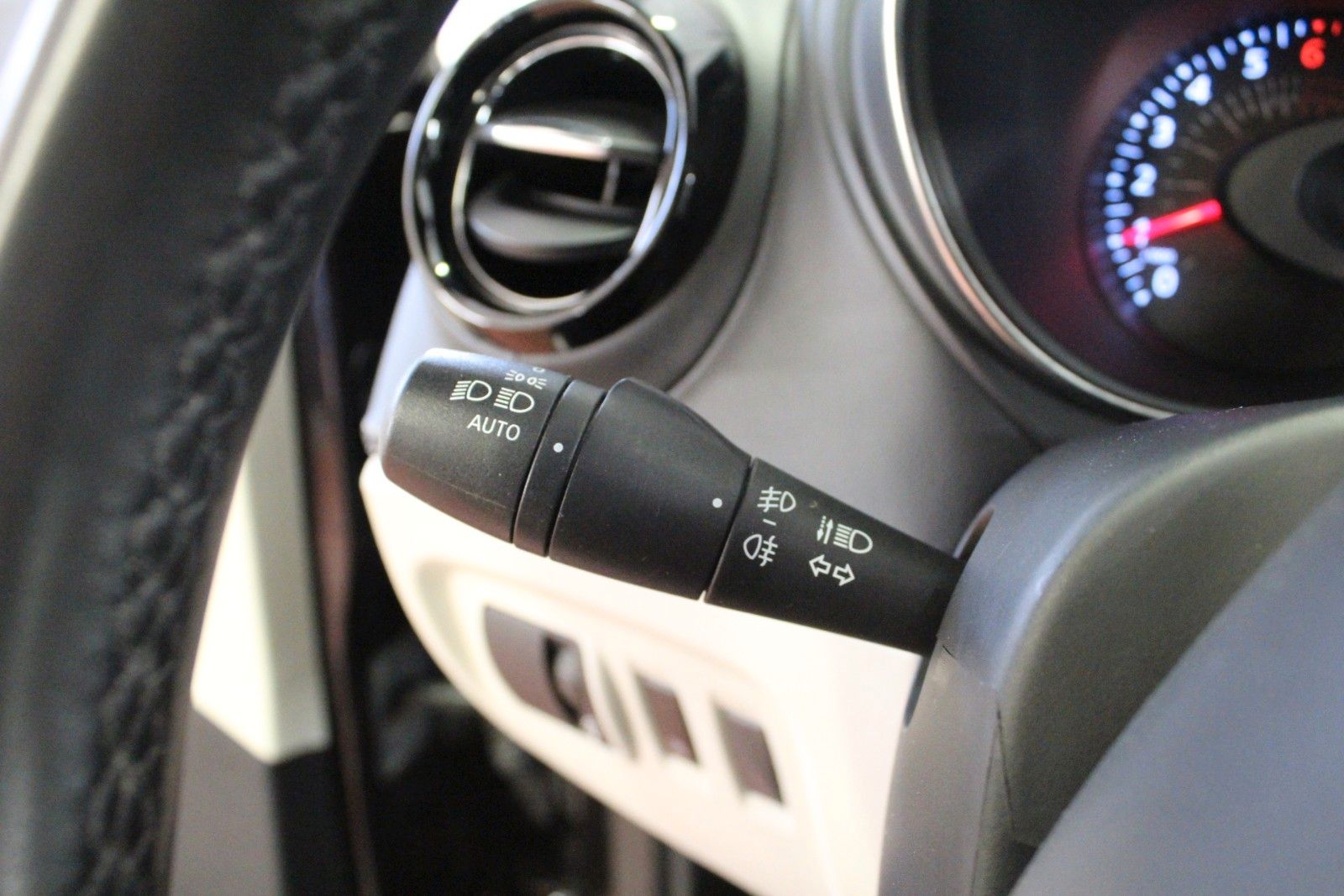 Fahrzeugabbildung Renault Captur TCe 120 EDC *Initiale Navi*Automatik*