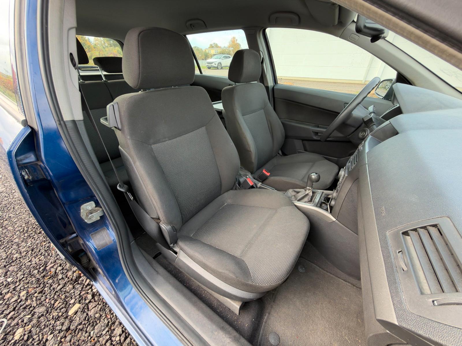 Opel Astra 2004 — photo 19