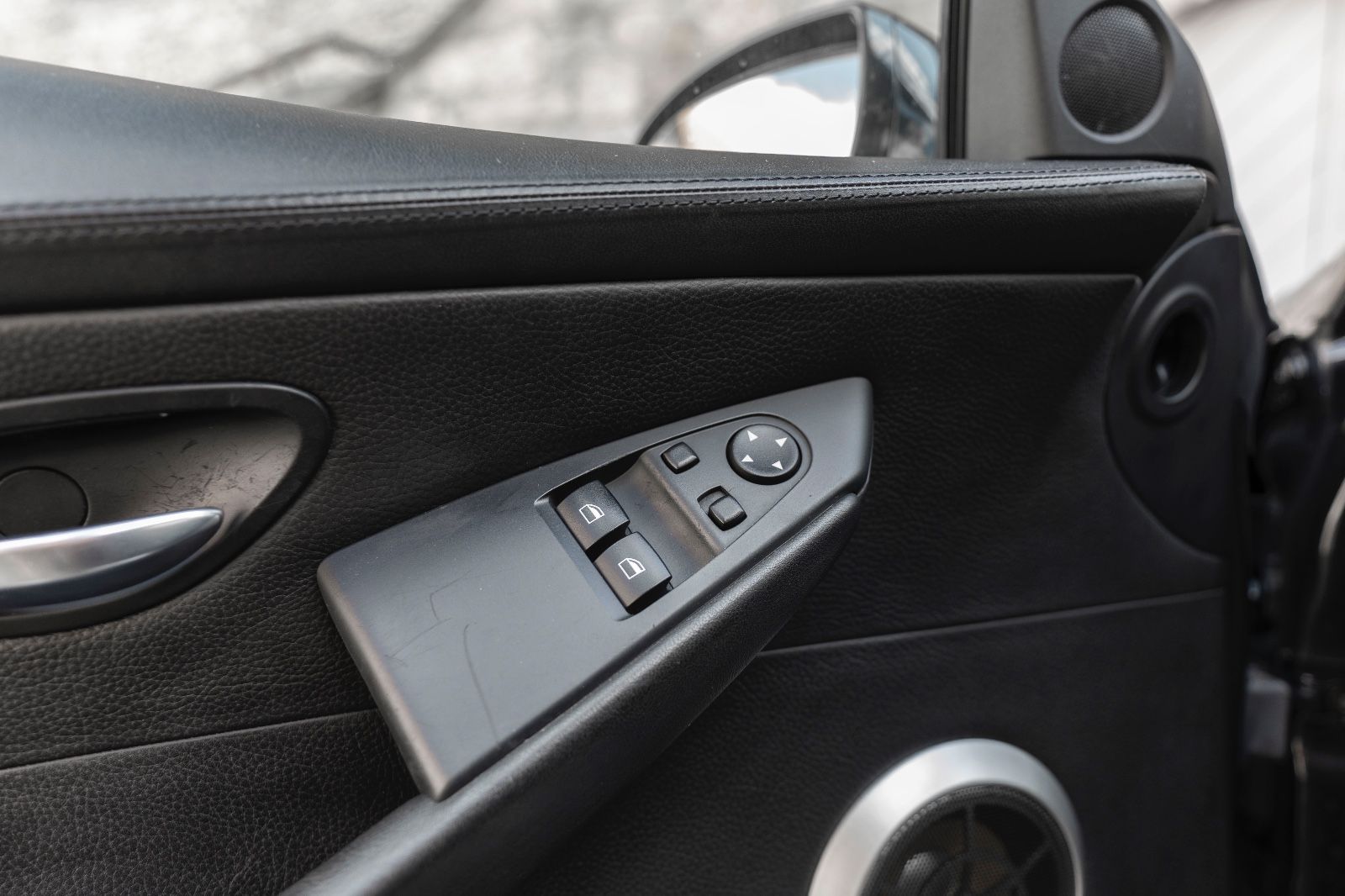 Fahrzeugabbildung BMW M6 Coupé Manual 1/323 Head Up Individual Audio