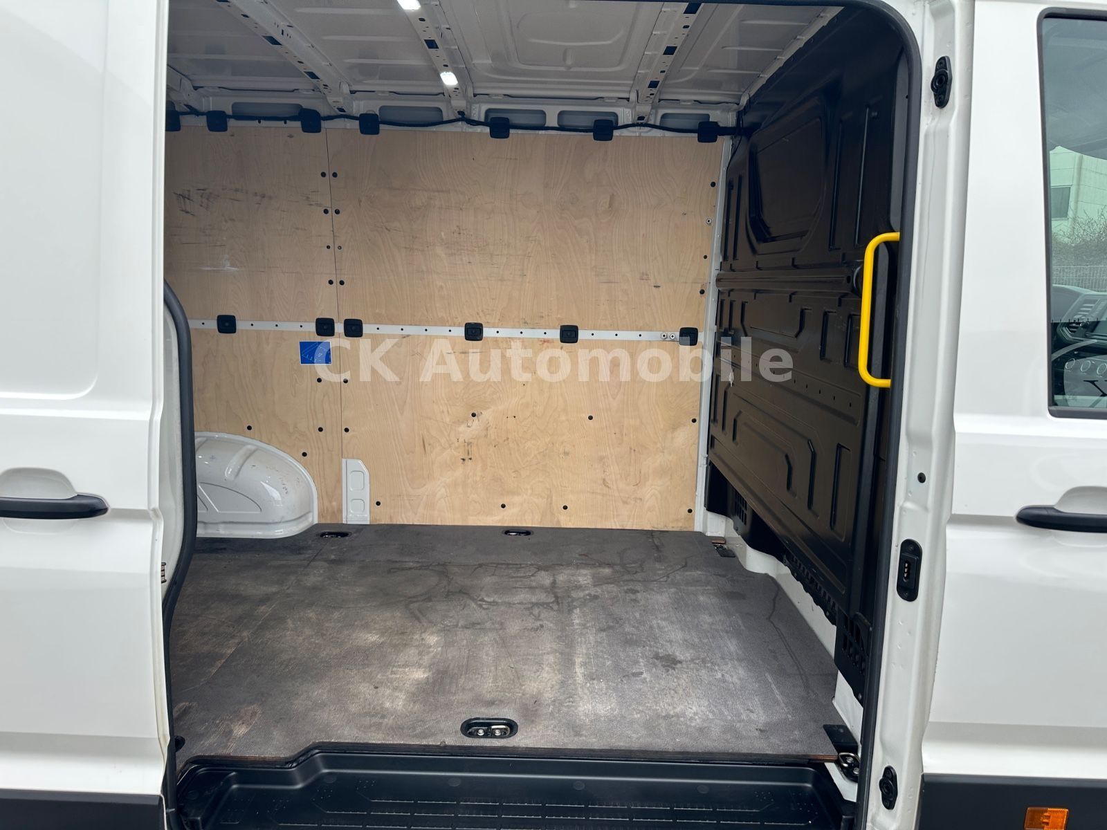 Fahrzeugabbildung Volkswagen Crafter Kasten 35 FWD 2.0TDI/Klima/Navi/SHZ/AHK