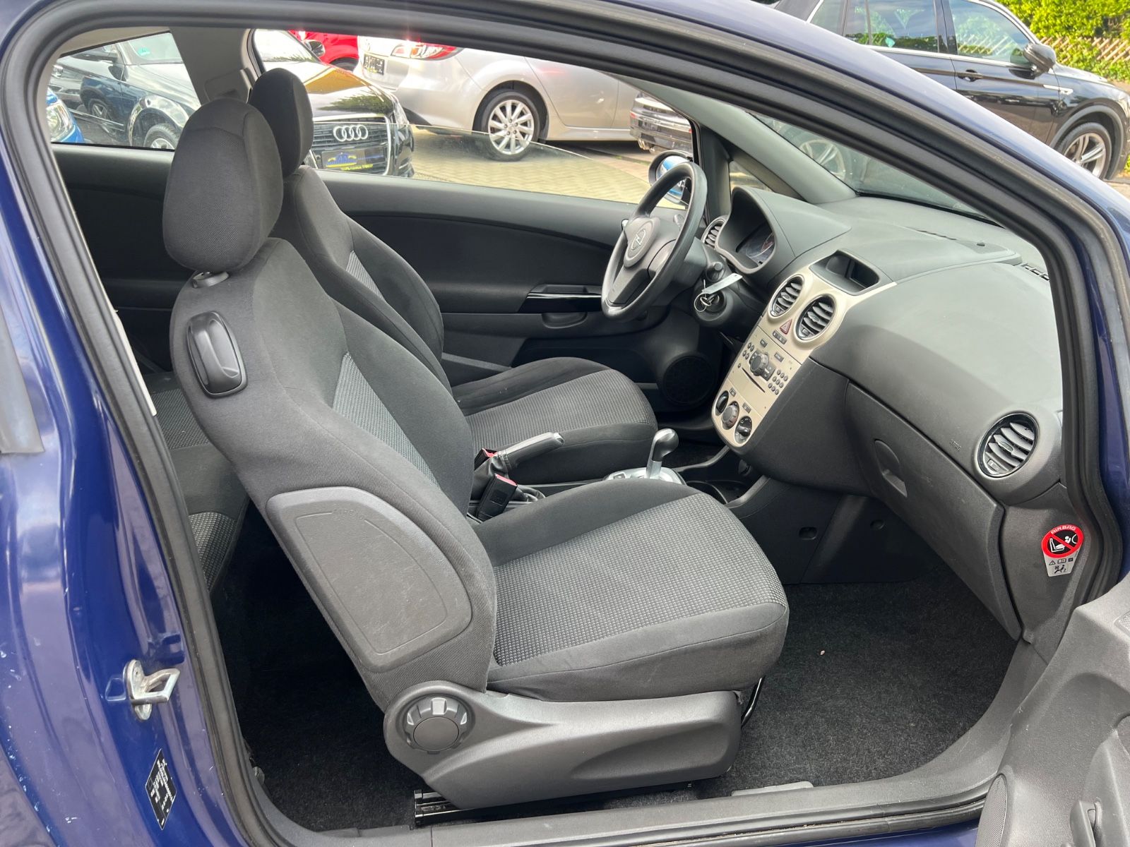 Fahrzeugabbildung Opel Corsa D Selection 1.2 Automatik