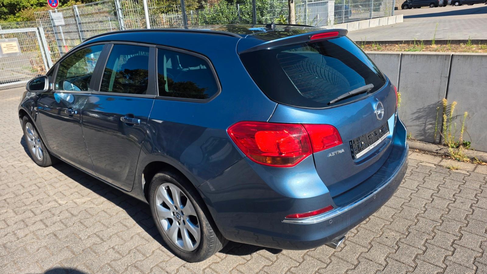 Opel Astra 2014 — photo 6