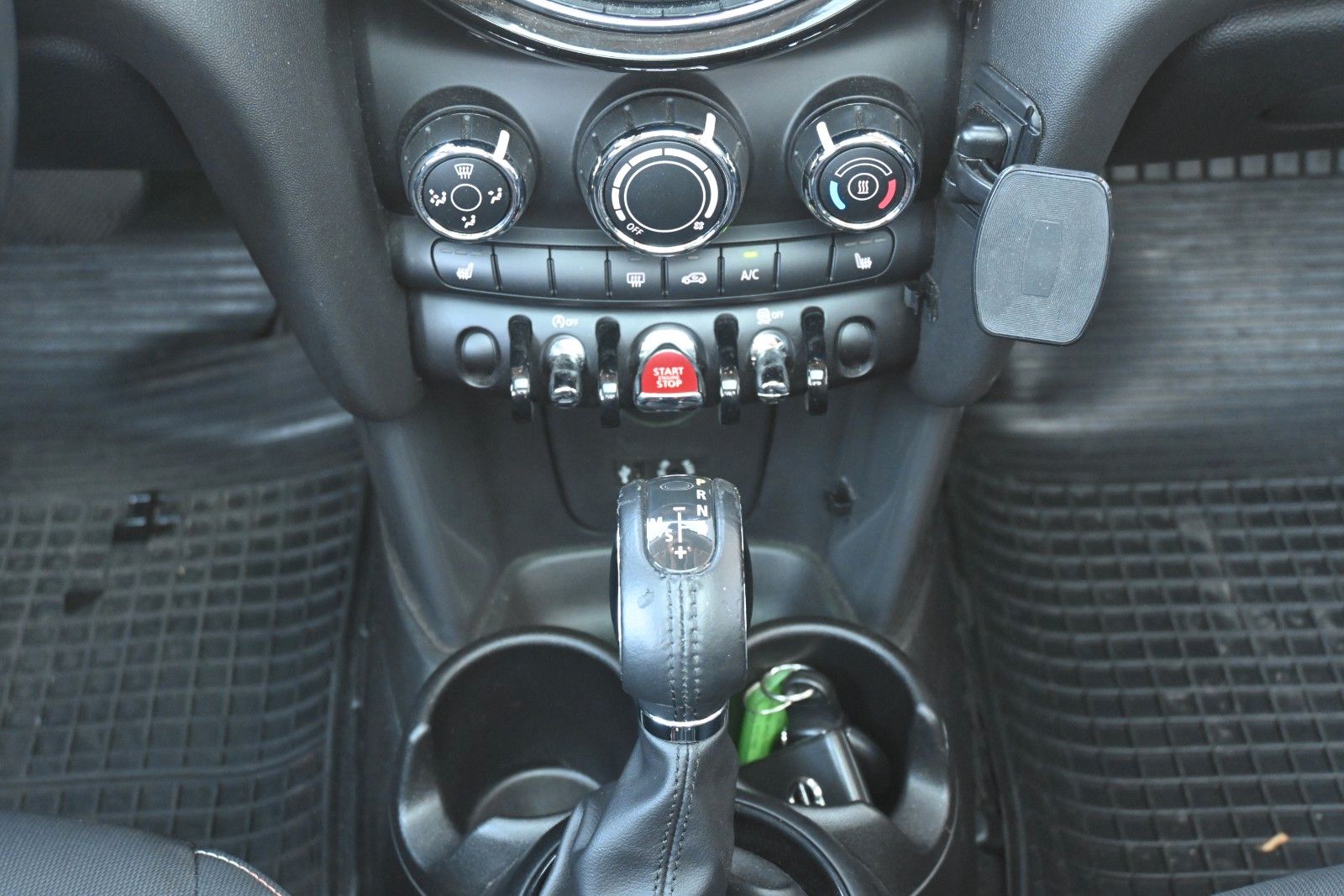 Fahrzeugabbildung MINI ONE Mini 5-trg. One