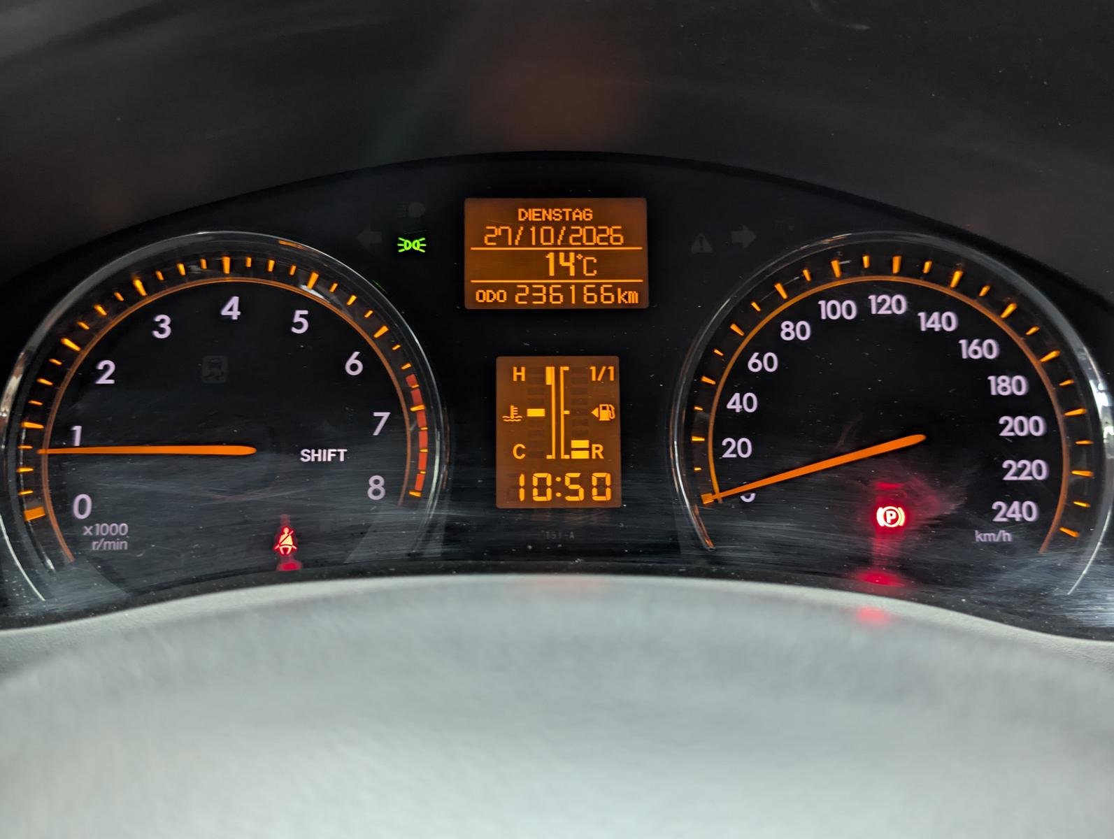 Toyota Avensis 2010 — photo 24