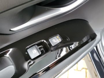 Fahrzeugabbildung Hyundai Tucson 1.6 T-GDI Plug-in Hybrid 4WD Prime PANO