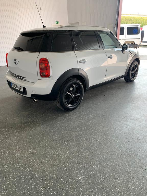 MINI One Countryman