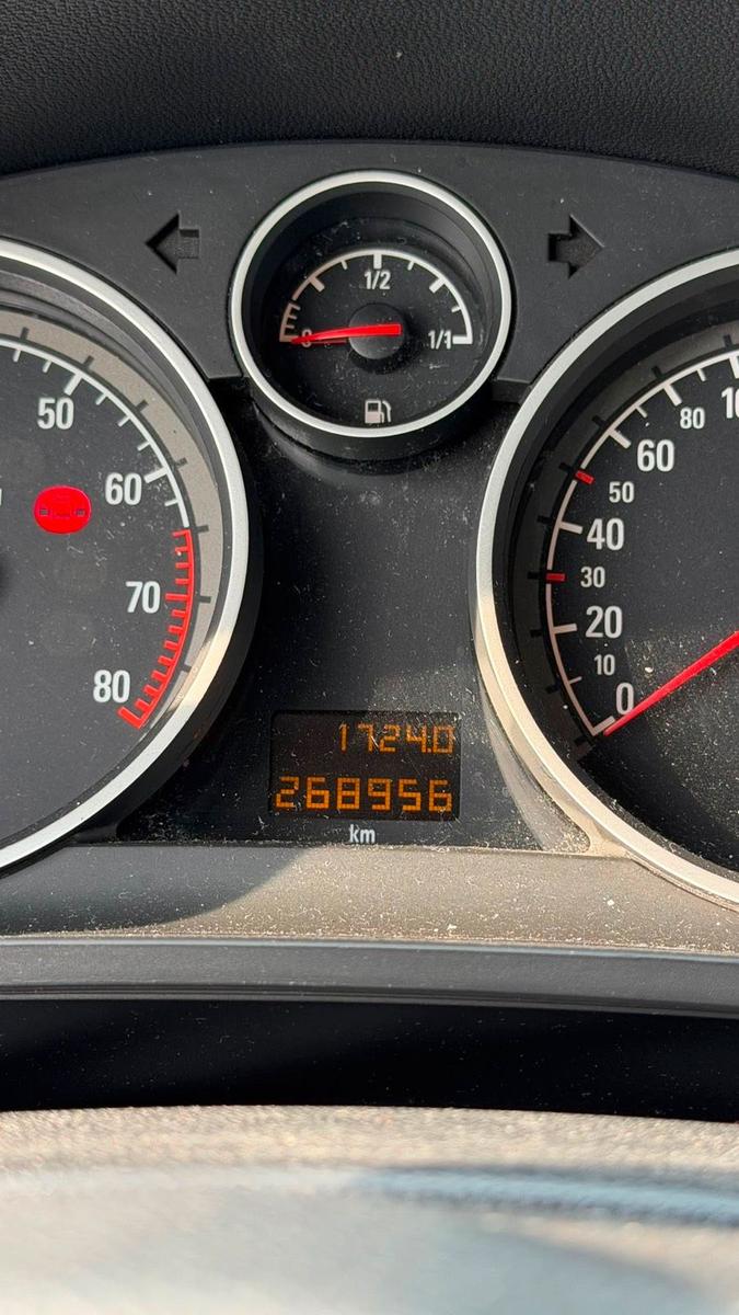 Opel Zafira 2012 — двигун 150 HP (110kW)