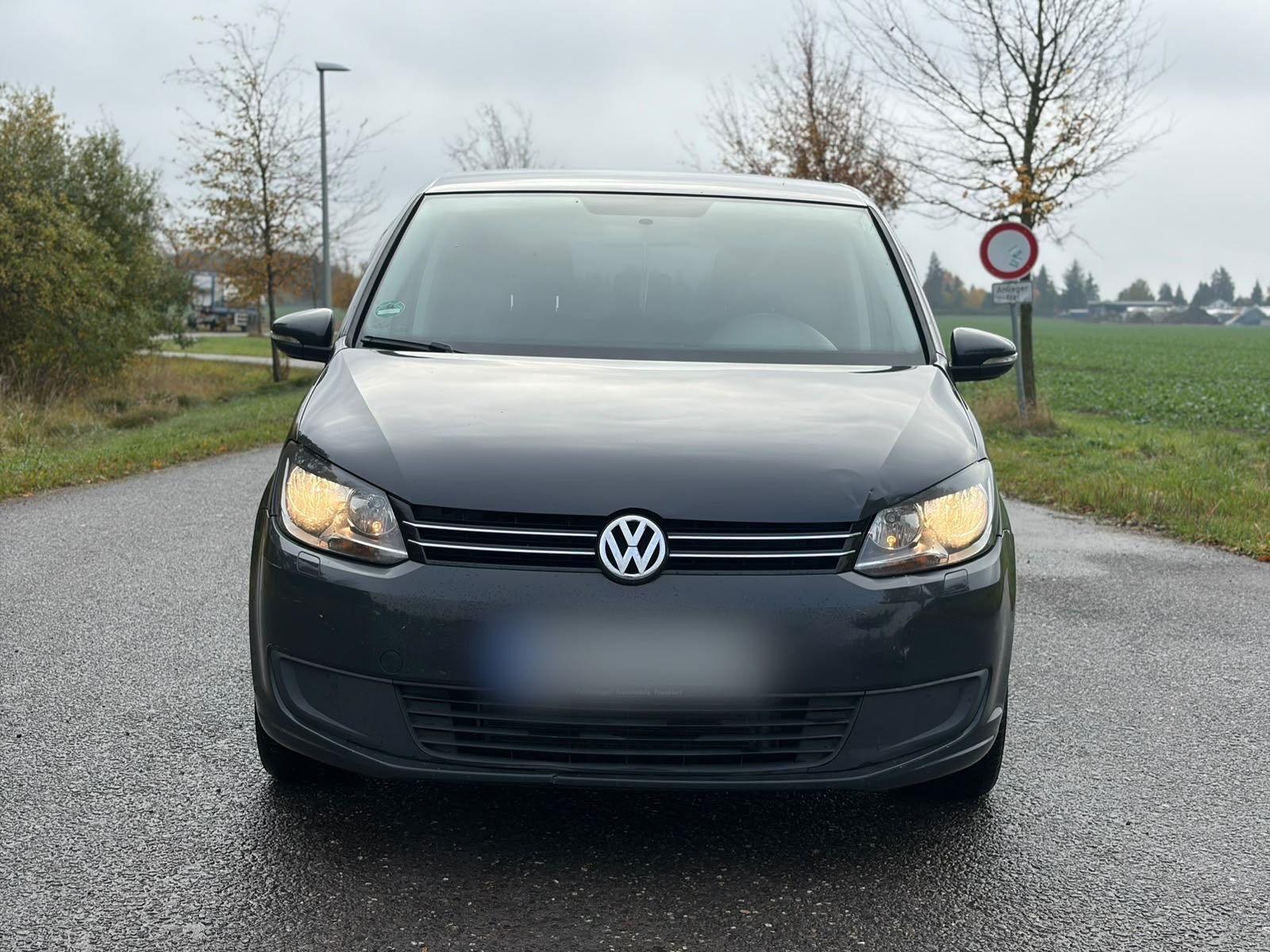 Volkswagen Touran 2015 — rear view