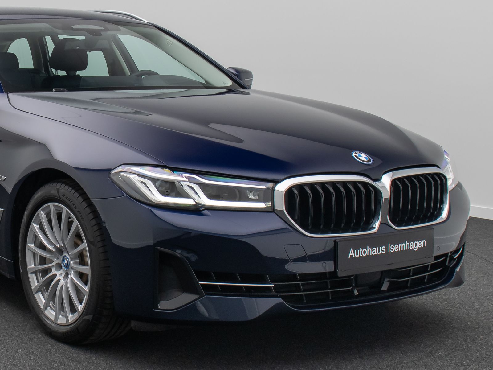 Fahrzeugabbildung BMW 530e Kamer Laser HUD DAB H/K Komfort Alarm Sport