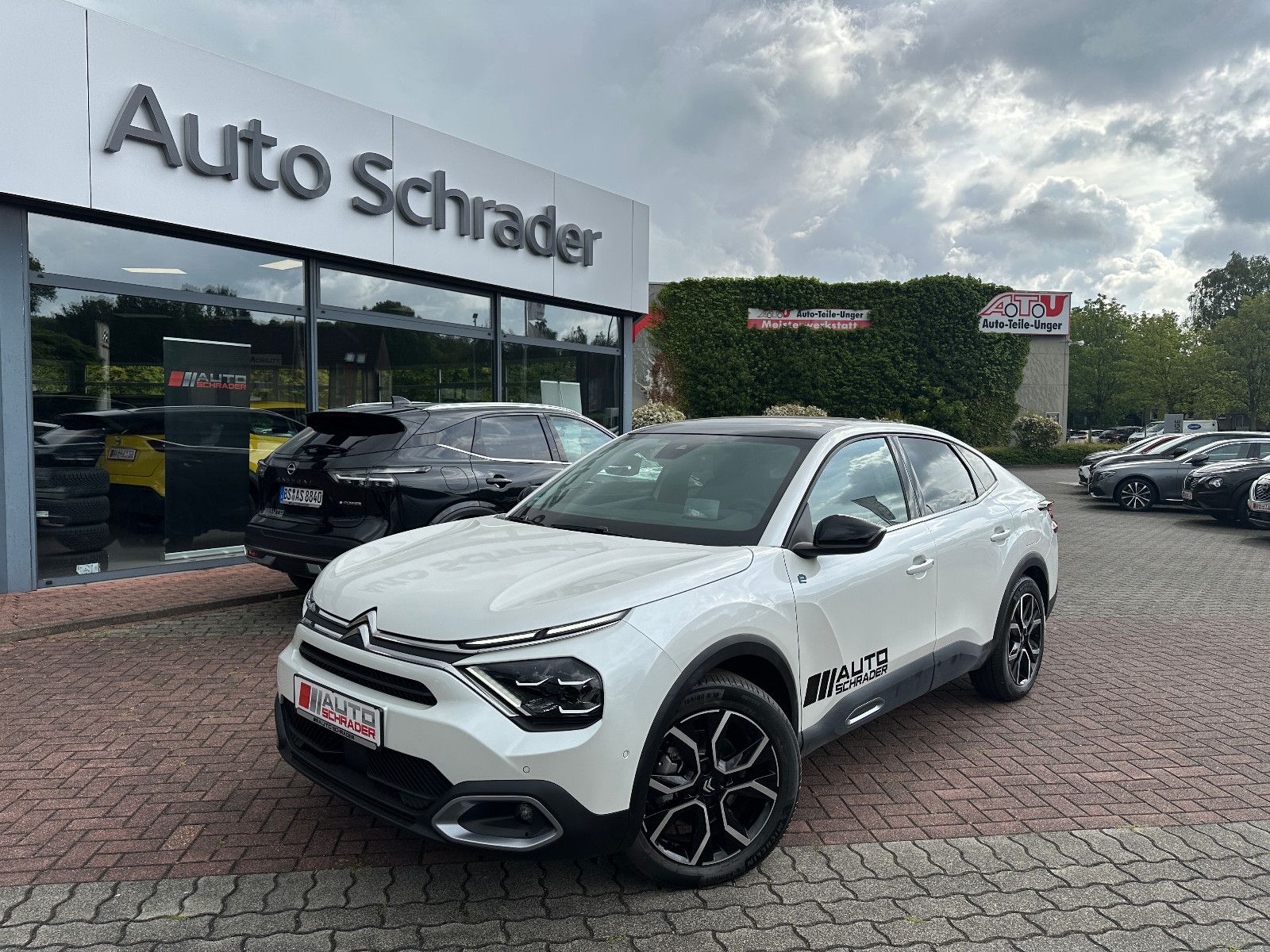 Citroën C4 XC4 X ë- Shine  / WENIG KM /