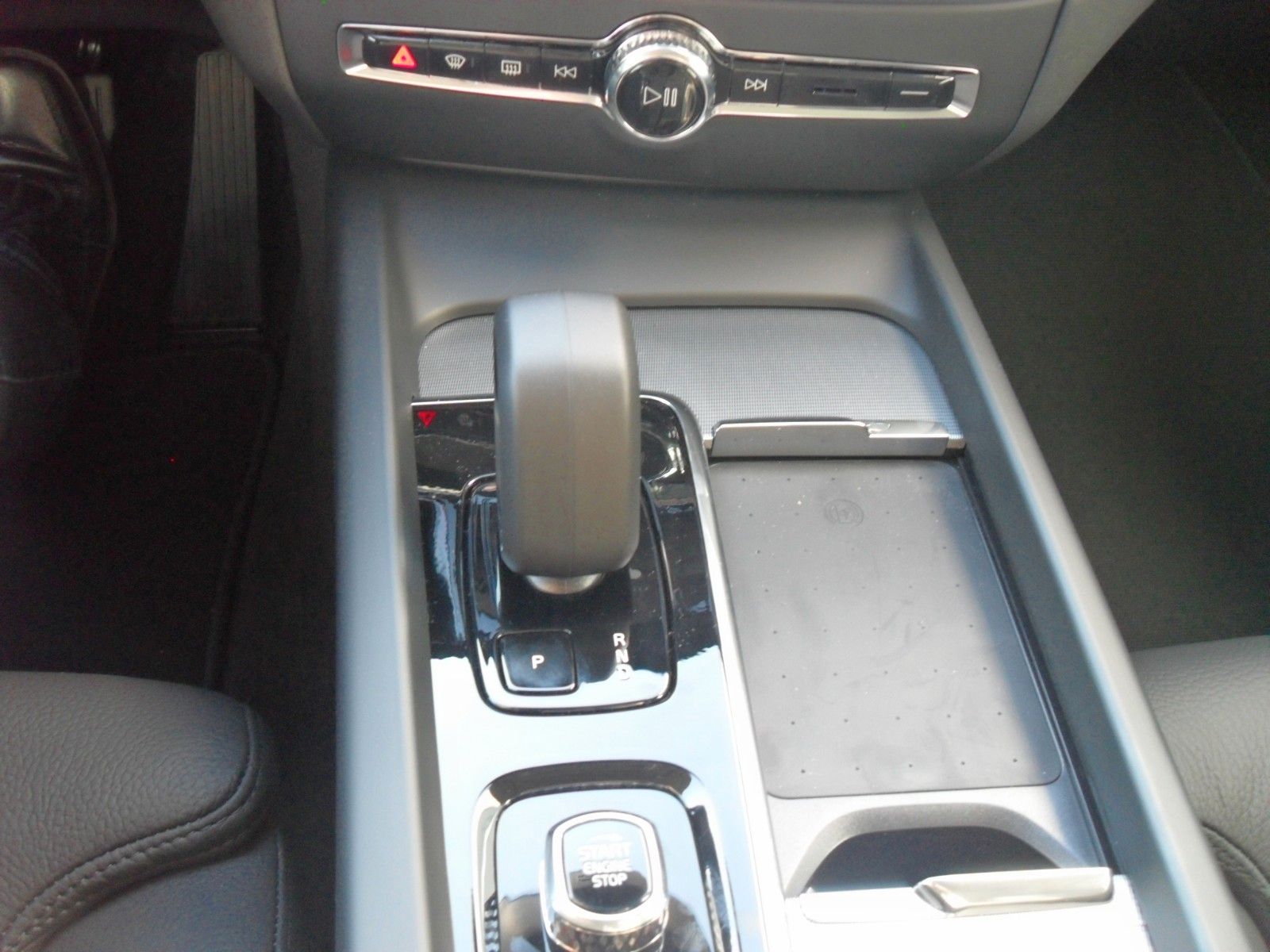 Fahrzeugabbildung Volvo V60 B4 Kombi Plus Dark | Diesel