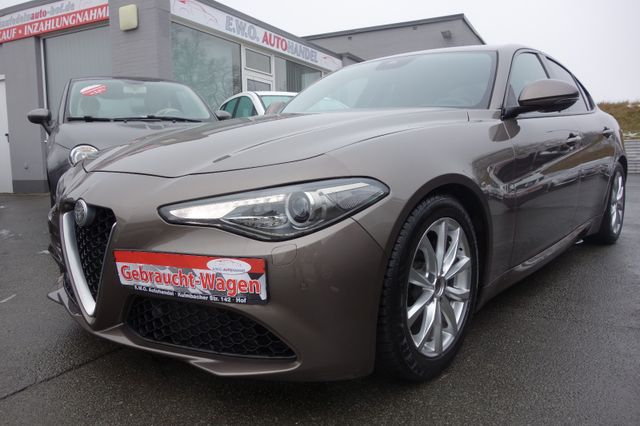 Alfa Romeo Giulia  2.2 JTDM Super Automatik-Navi