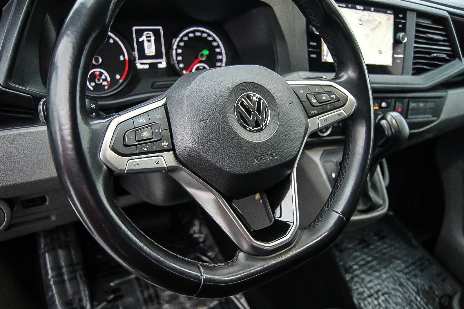 Fahrzeugabbildung Volkswagen T6.1 Caravelle/Multivan lang 2.0TDI DSG NAVI LED