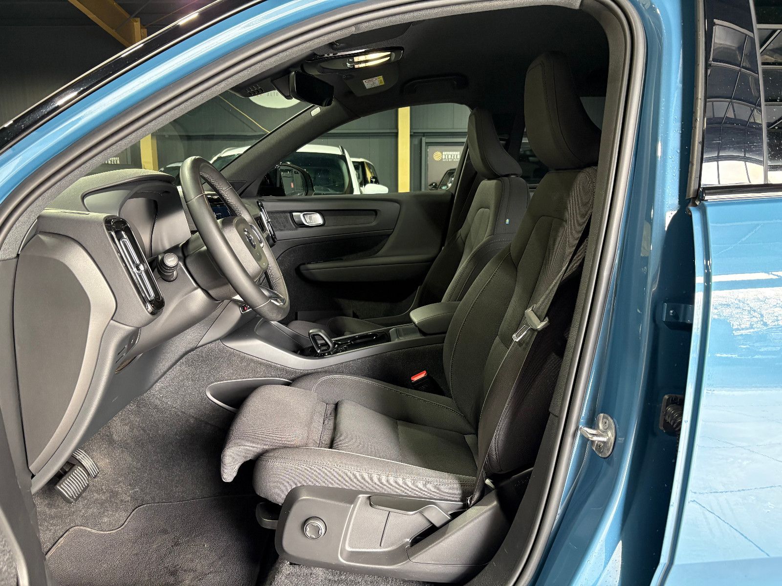 Fahrzeugabbildung Volvo XC 40 Core Plus Recharge Electric/KAMERA/CARPLAY