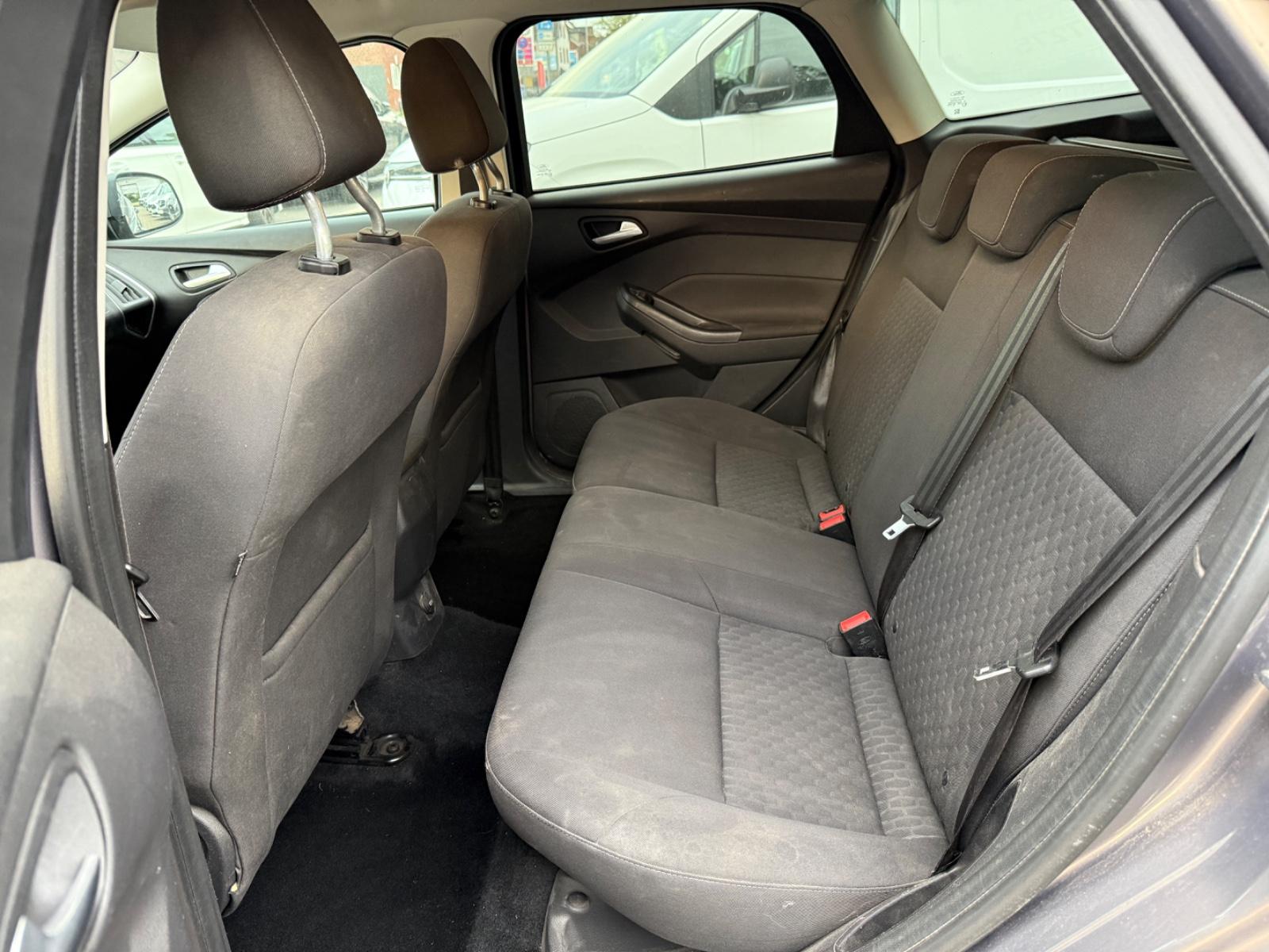 Ford Focus 2013 — photo 16