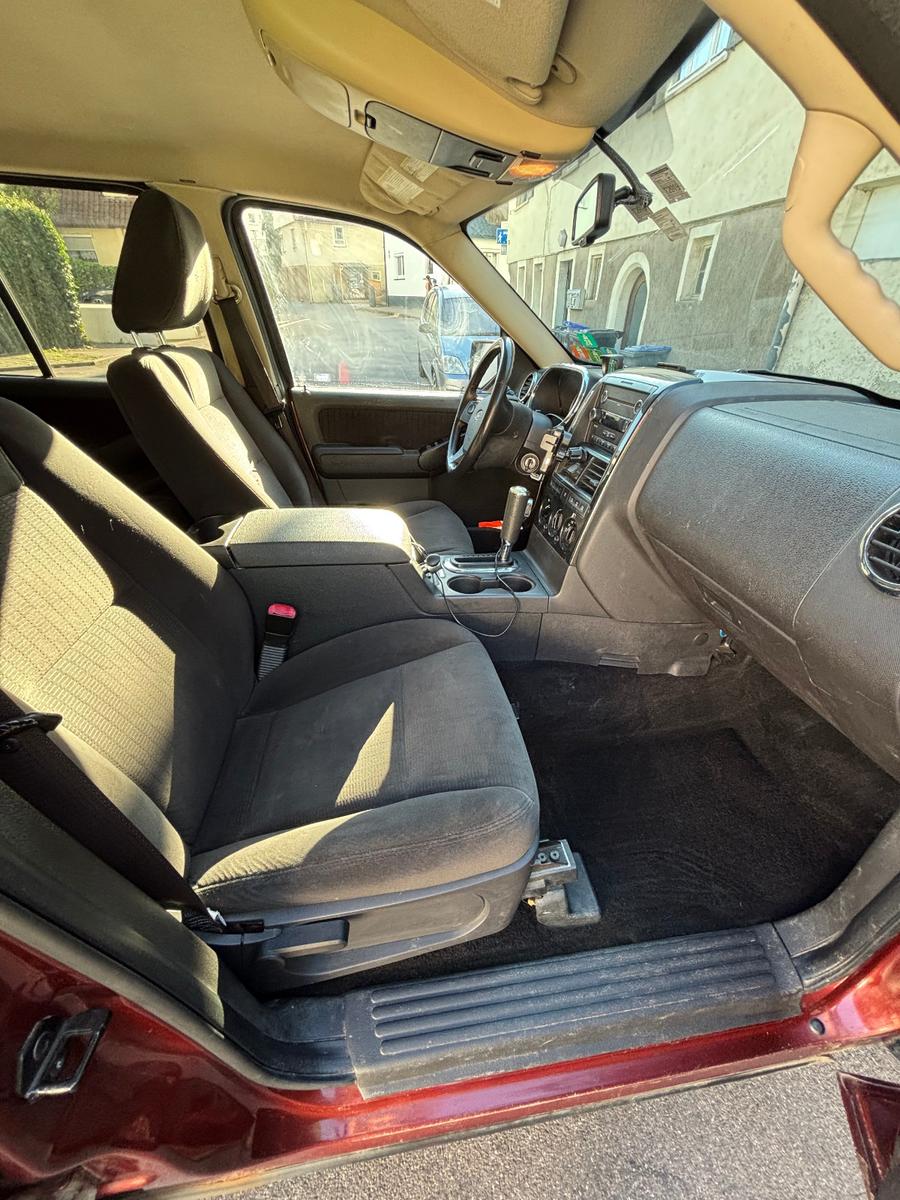Ford Explorer 2010 — photo 8