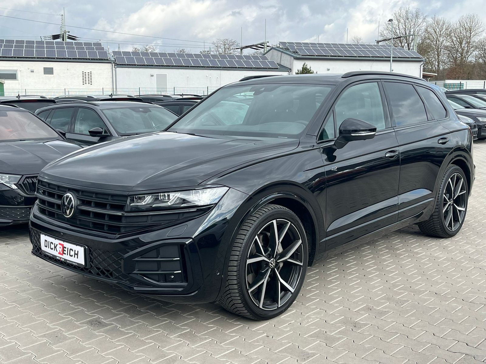 Fahrzeugabbildung Volkswagen Touareg 3.0TDI 4M R-Line VOLL Black 22" UPE 114T