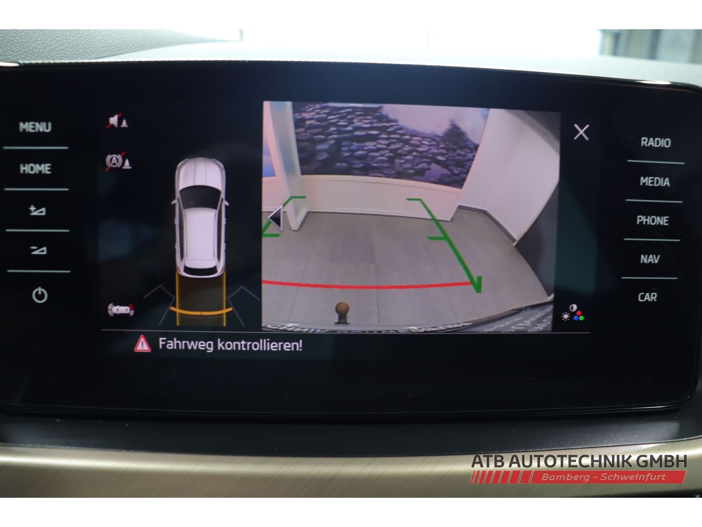 Fahrzeugabbildung SKODA Kamiq 1.0l TSI Style AHK-klappbar Navi  LED