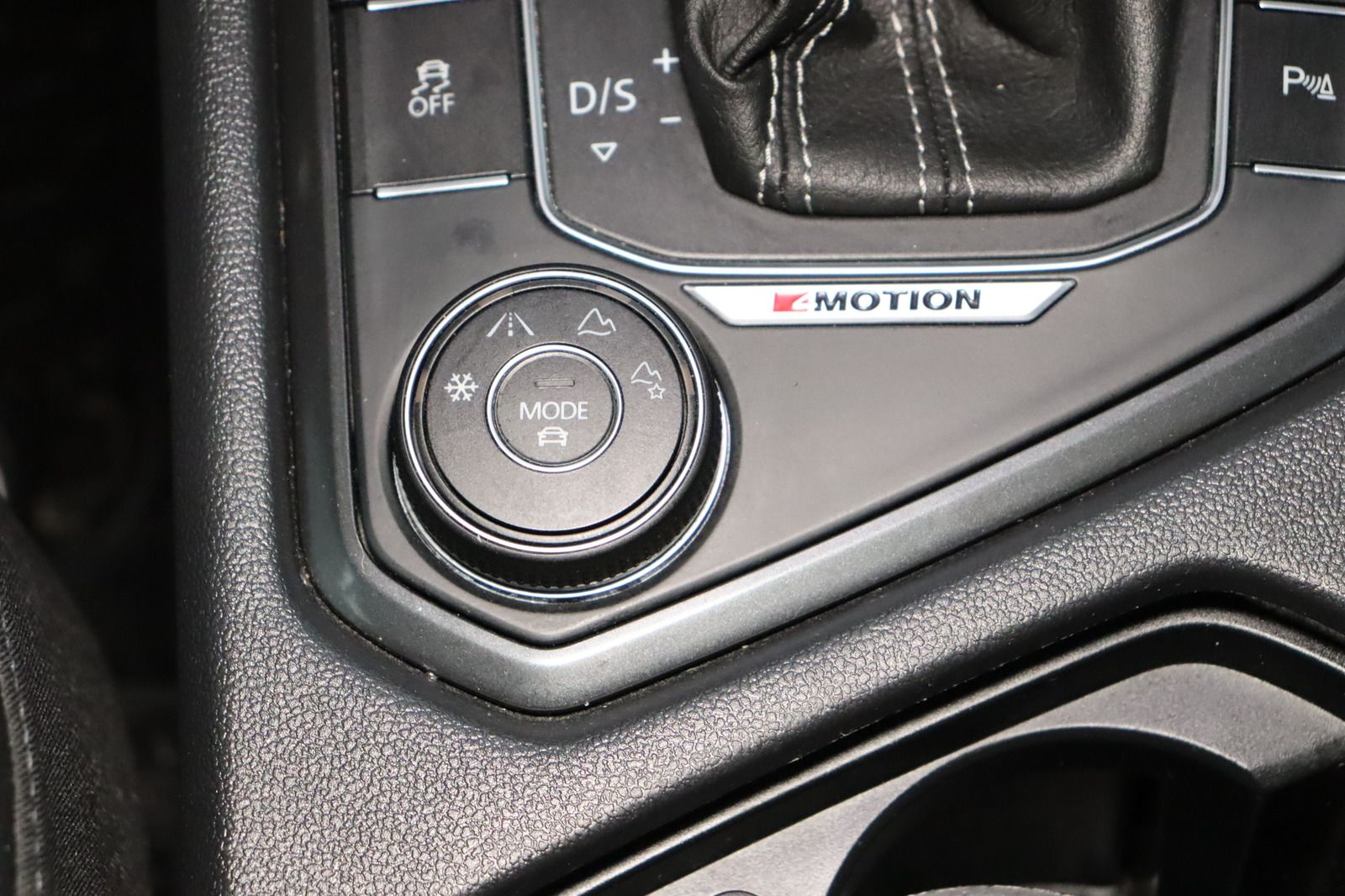 Fahrzeugabbildung Volkswagen Tiguan 2.0 TSI 4 Motion R-line Highline * Pano *