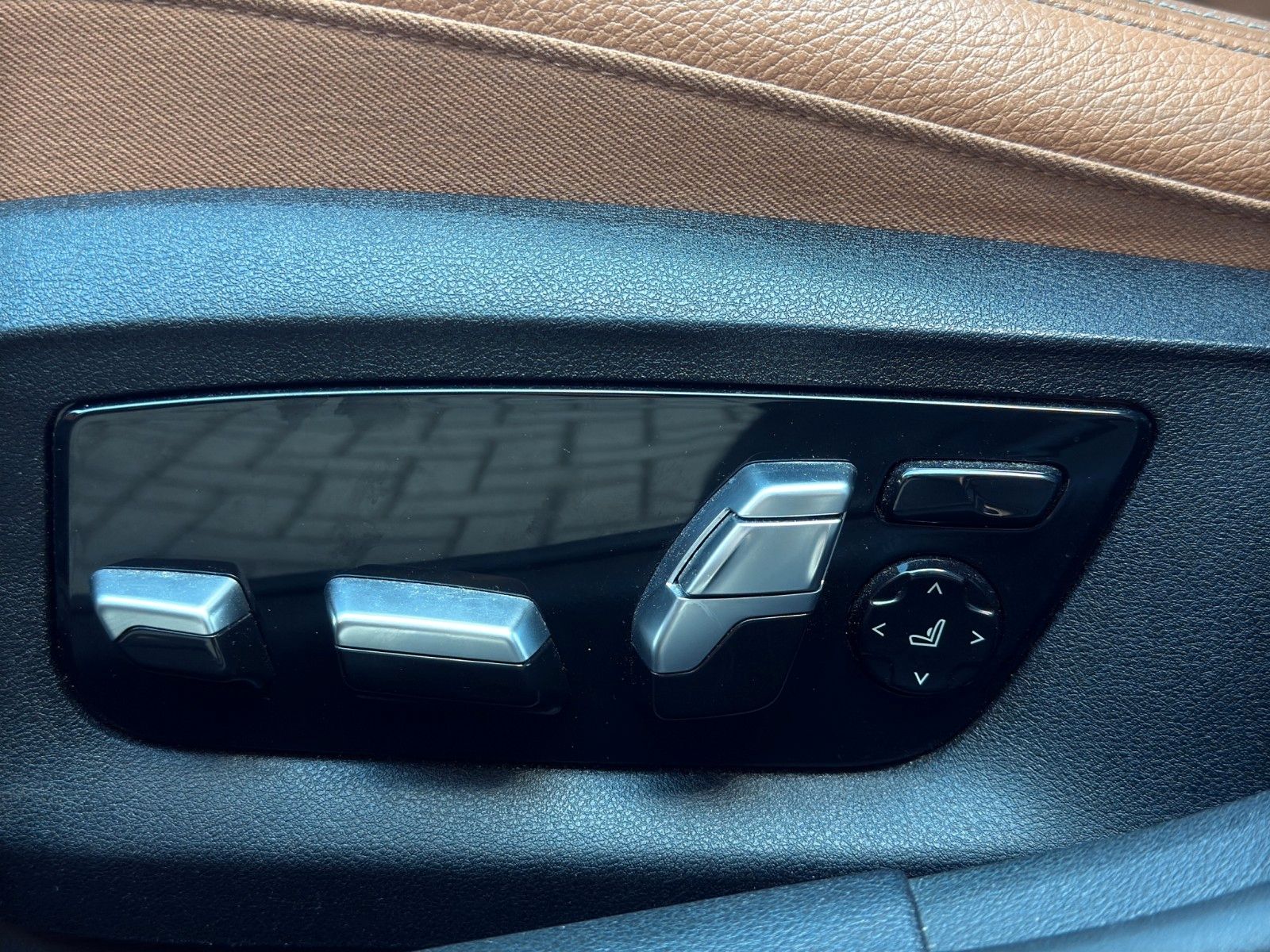 Fahrzeugabbildung BMW 520d Sport Line *Pano*Head-Up*AHK*Kamera*Leder*