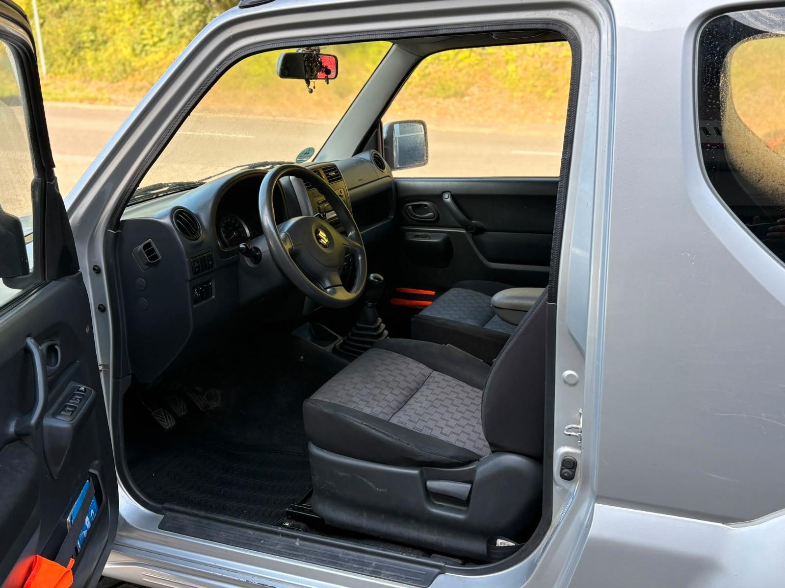 Suzuki Jimny 2010 — engine 1.328 cm³, 82 HP (60kW)