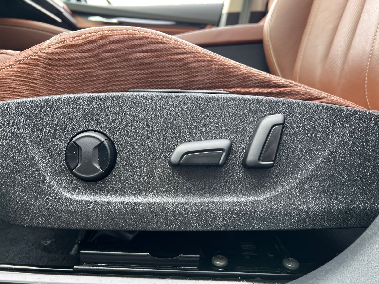 Fahrzeugabbildung SKODA Enyaq iV 80 ecoSuite *Leder, Wärmep.,Panorama, A