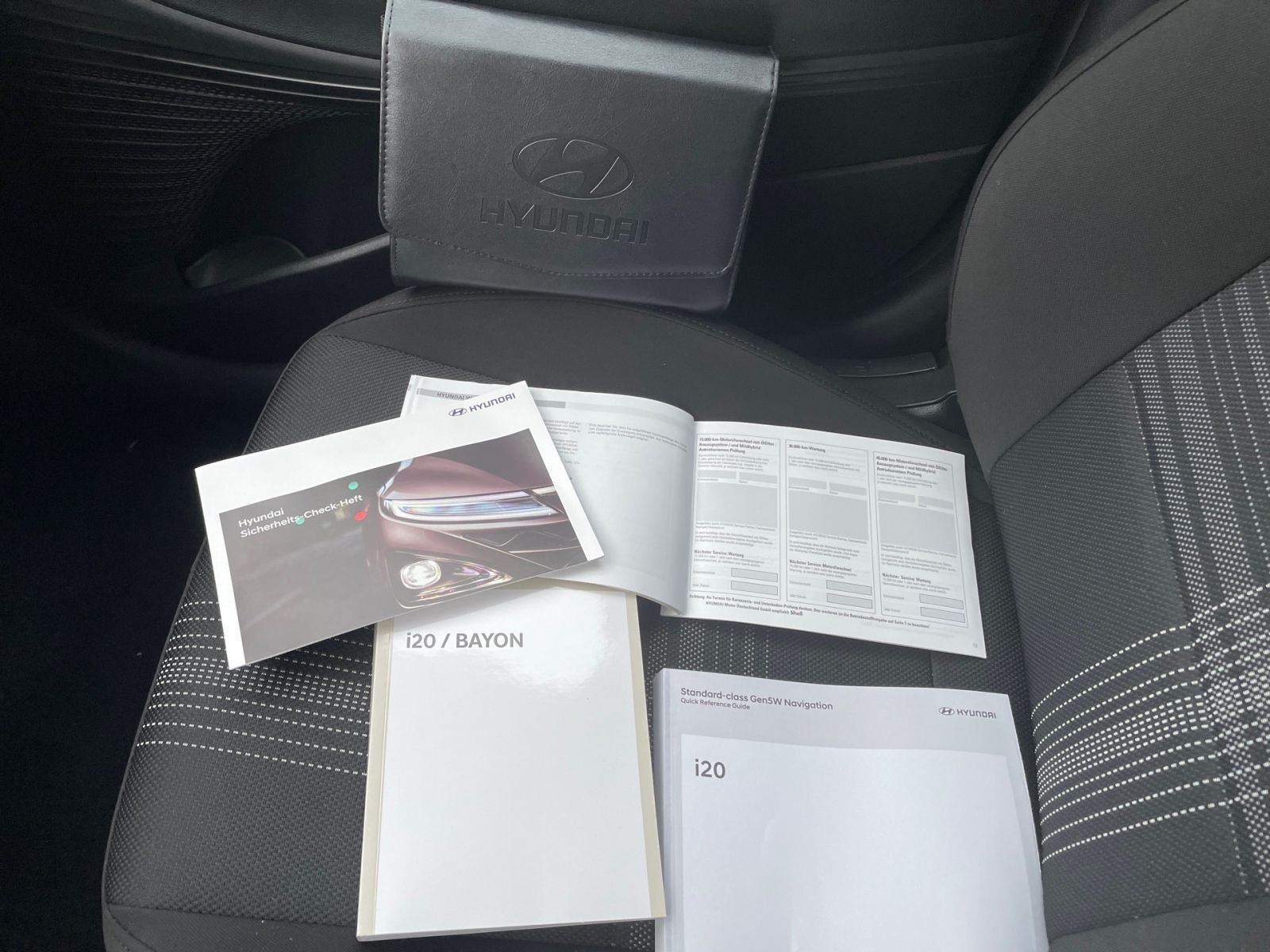 Fahrzeugabbildung Hyundai i20 1.0 T-GDI Select Navi Funktion