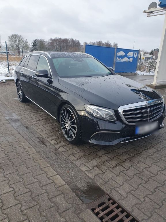 Image of Mercedes-Benz E 220