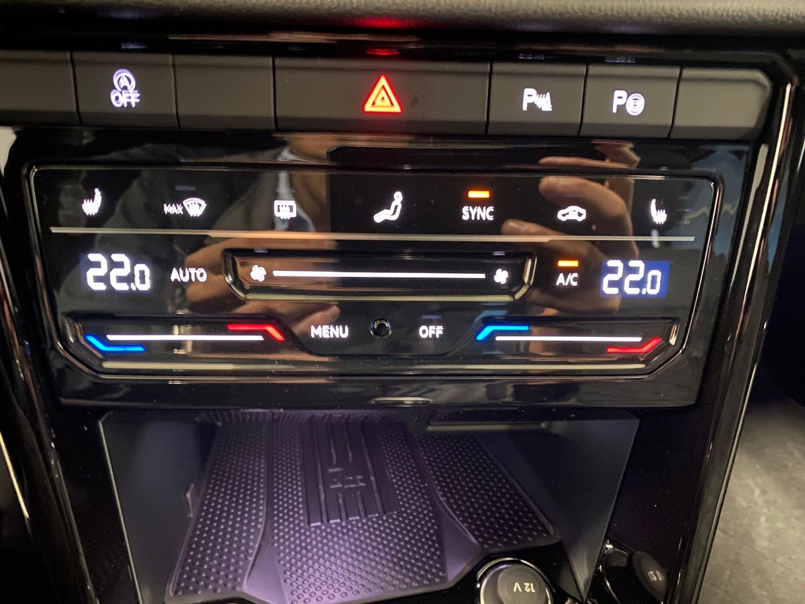 Fahrzeugabbildung Volkswagen T-Roc 2.0 TSI DSG 4MOTION R-Line+AHK+Black Style