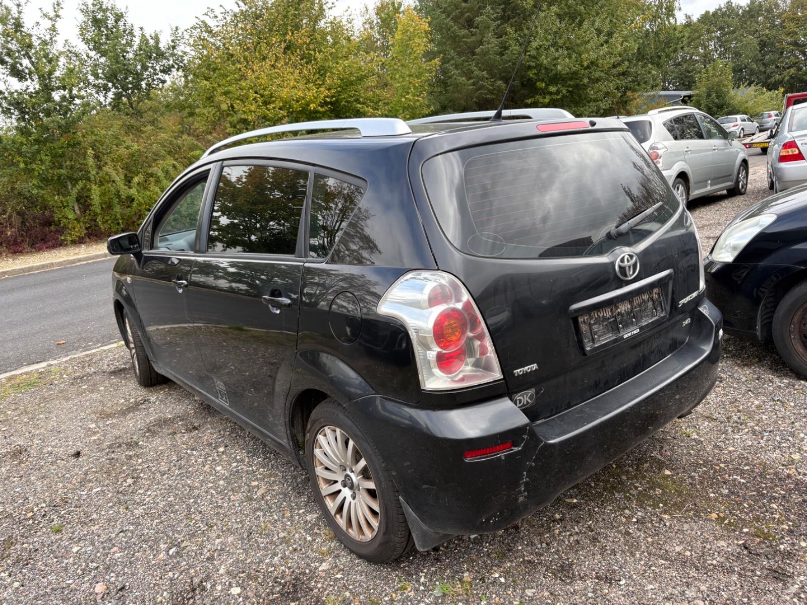 Toyota Corolla Verso 2006 — двигун