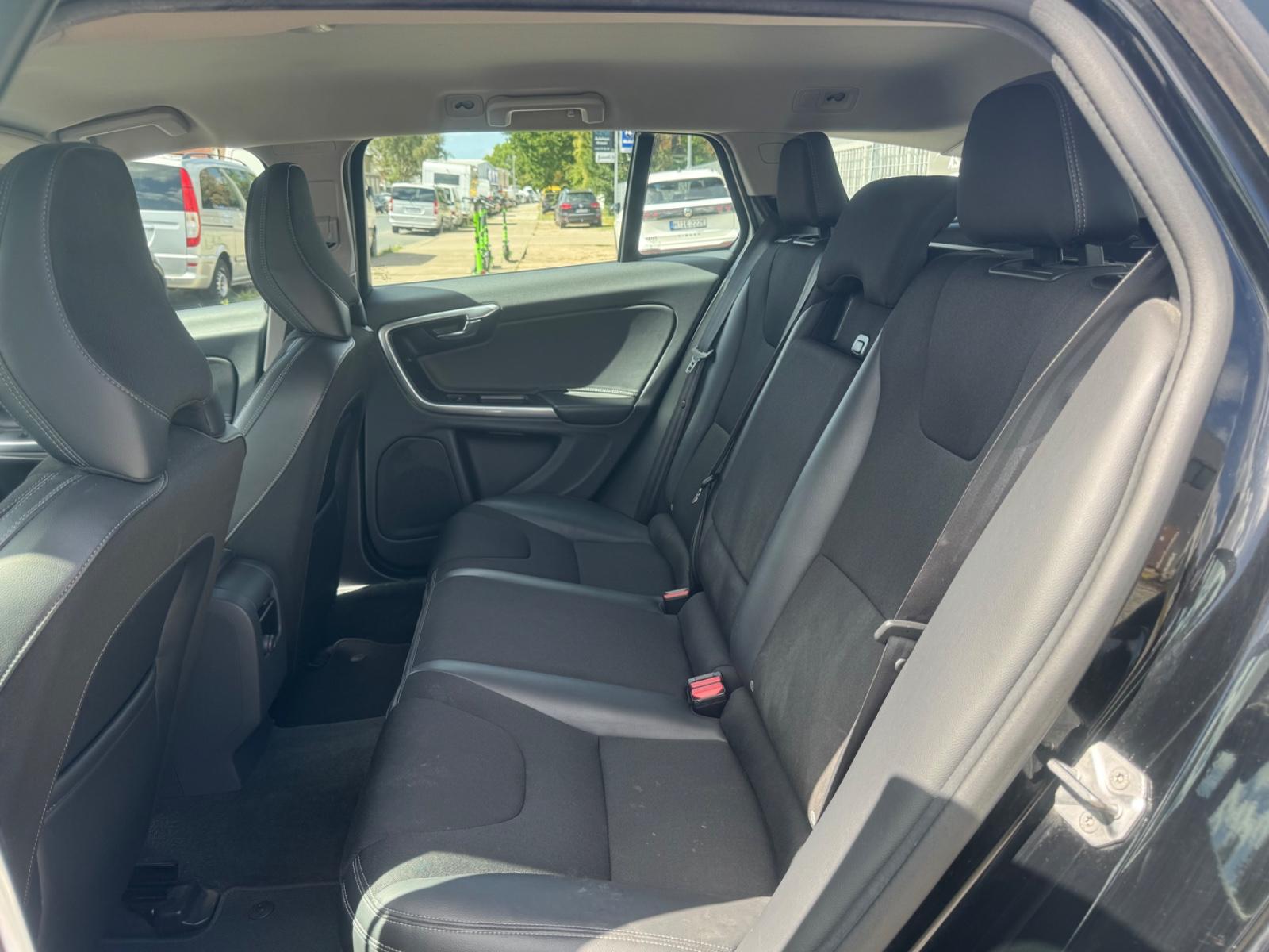 Volvo V60 2015 — photo 12