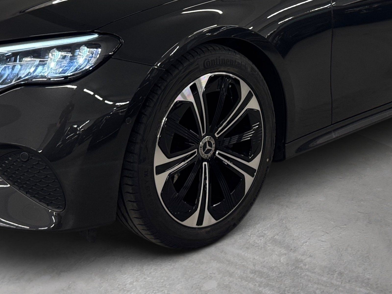 Fahrzeugabbildung Mercedes-Benz E 220 T d AVANTGARDE*Pano*AHK*Distronic*Totwink*