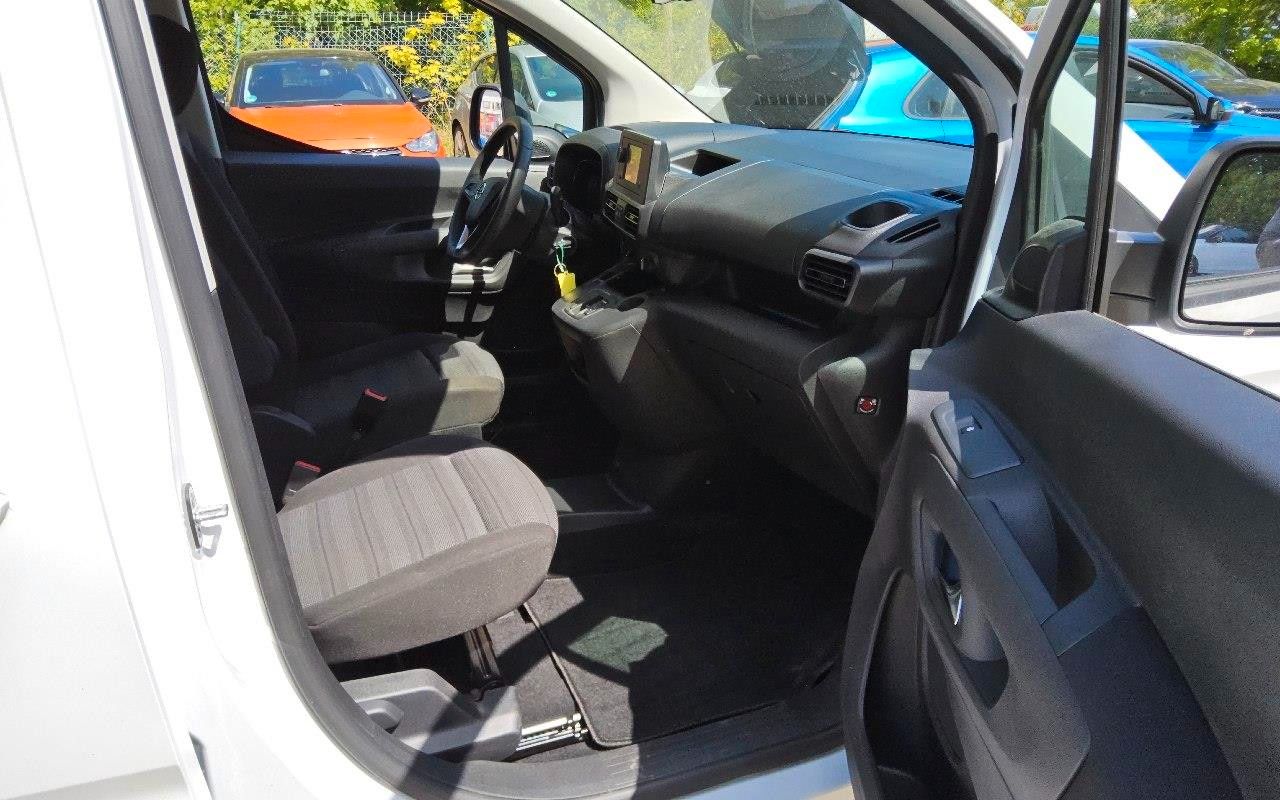 Fahrzeugabbildung Opel Combo-e LIFE EDITION 5-SITZE 11KW KlMA/PDC/NEBEL