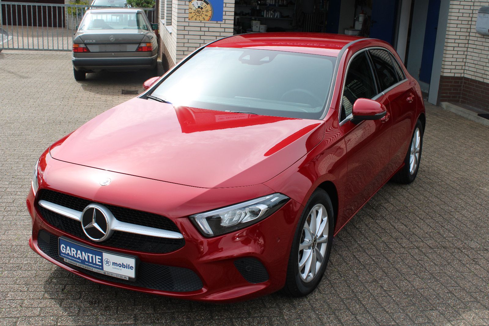 MERCEDES-BENZ A 220 d Designo Lack*Navi*MBUX*LED*AHK*