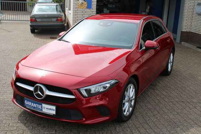 MERCEDES-BENZ A 220 d Designo Lack*Navi*MBUX*LED*AHK*