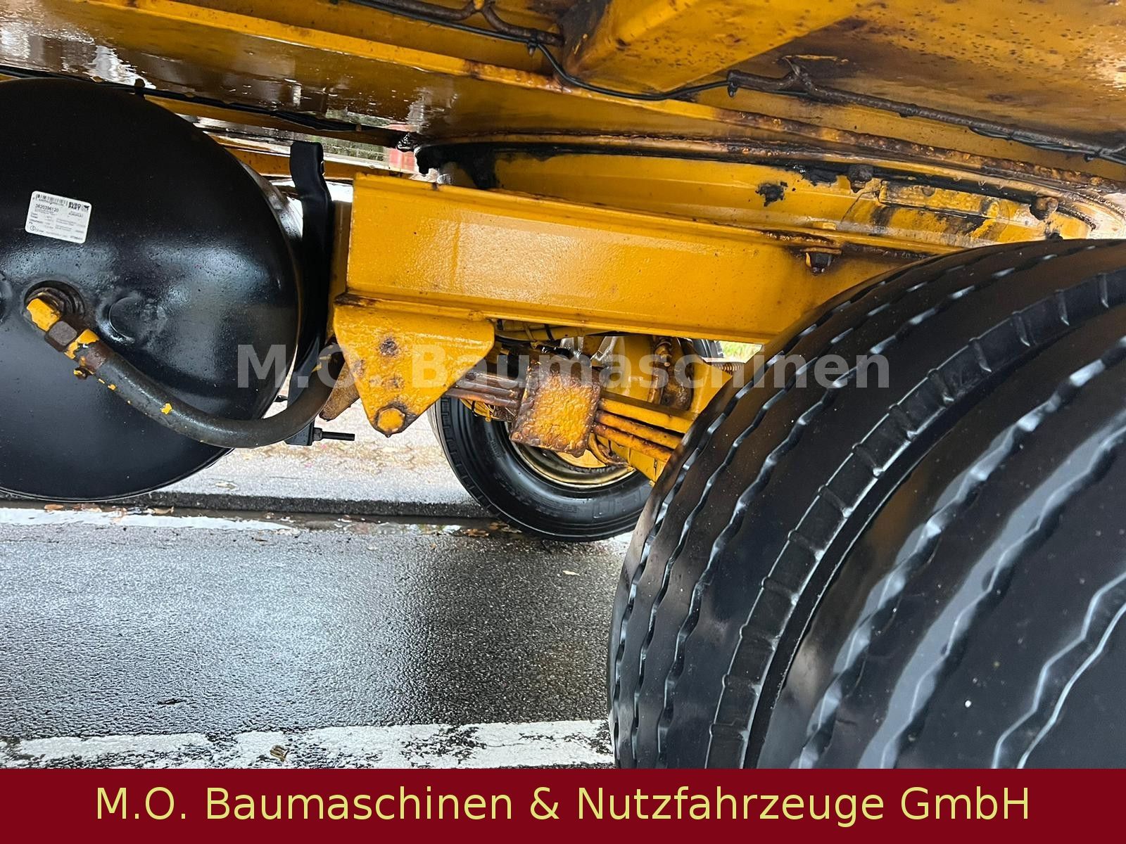 Fahrzeugabbildung Müller-Mitteltal PT 30,0 Kompakt / 3 Achser / Blatt /hydr. Rampen