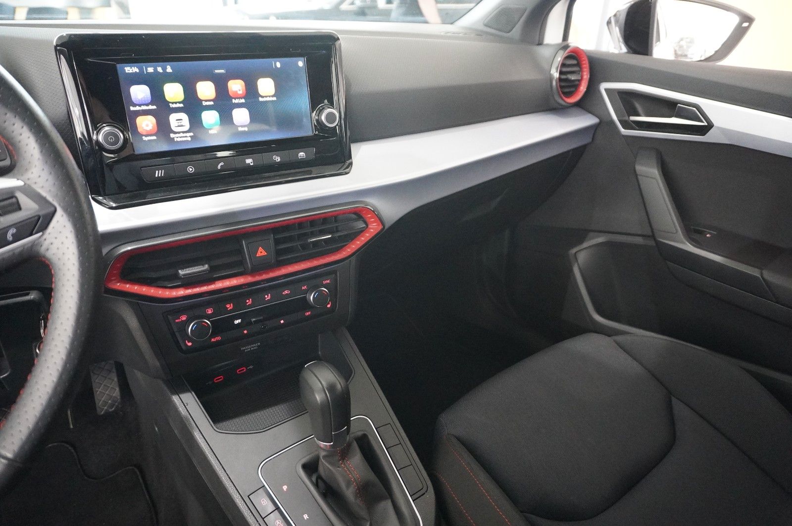 Fahrzeugabbildung SEAT Ibiza 1.0 TSI FR SPORT DSG NAVI/LED/VIRTU/SH/DAB