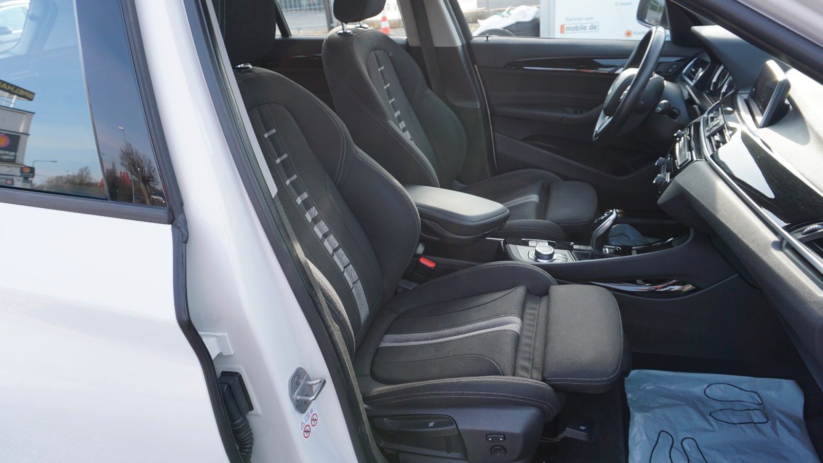 Fahrzeugabbildung BMW X1 sDrive 18i Sport Line, Kamera, PDC, Panorama