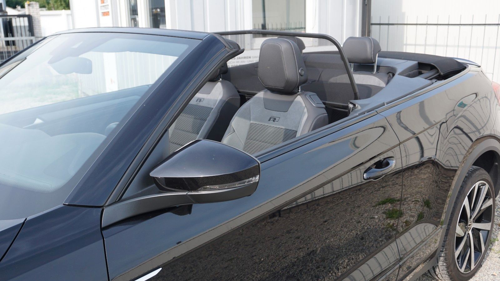 Fahrzeugabbildung Volkswagen T-Roc Cabriolet R-Line,Navi,DCC, DAB+,OPF, ALS,