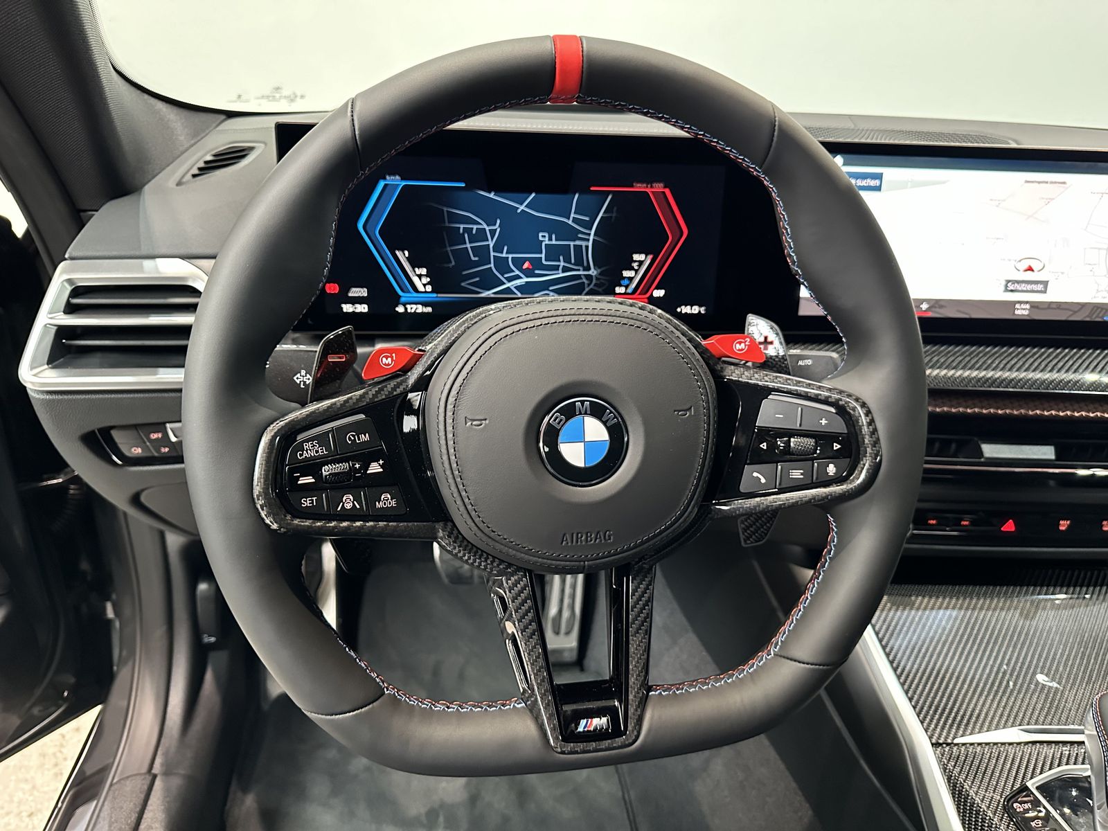 Fahrzeugabbildung BMW M4 Competition Aktive Sitzbelüftung vorn, Lenkra