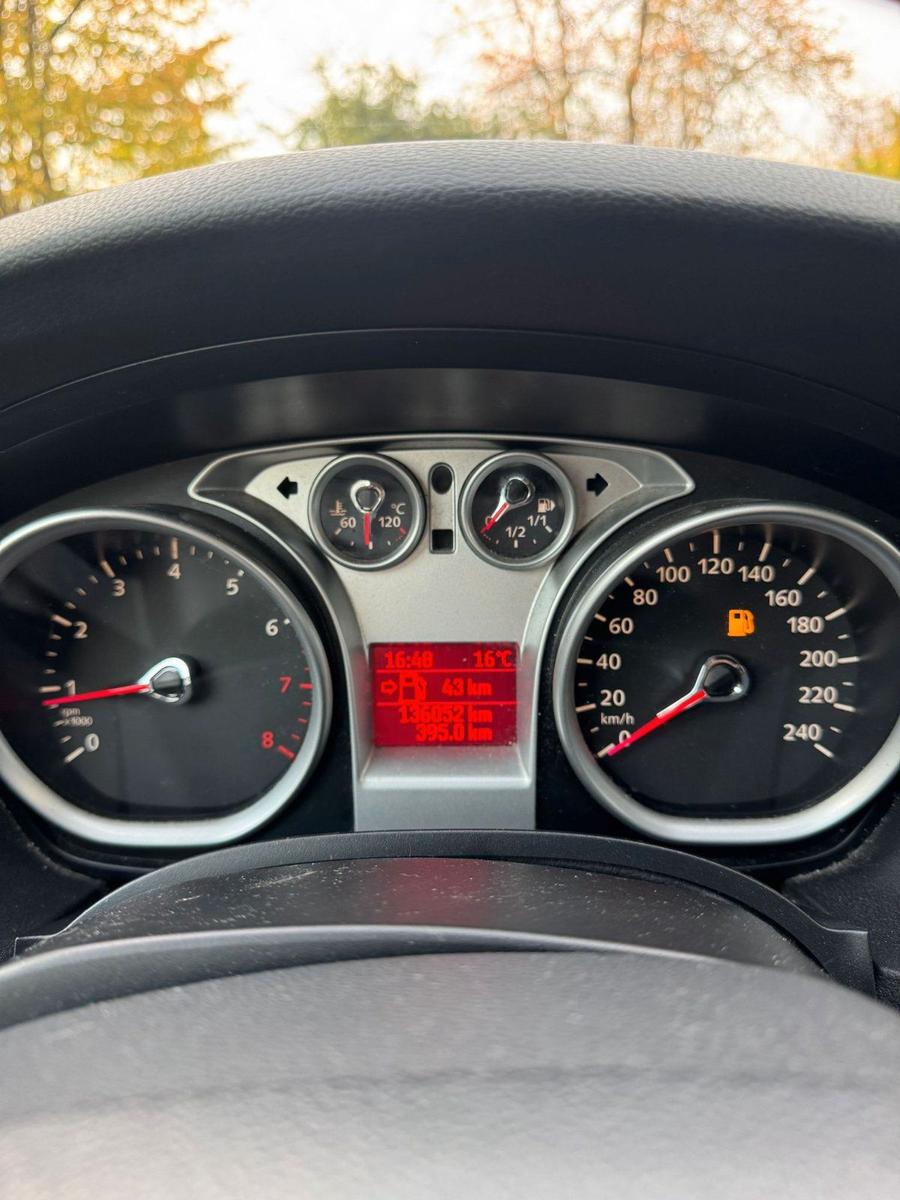 Ford Focus 2011 — photo 12
