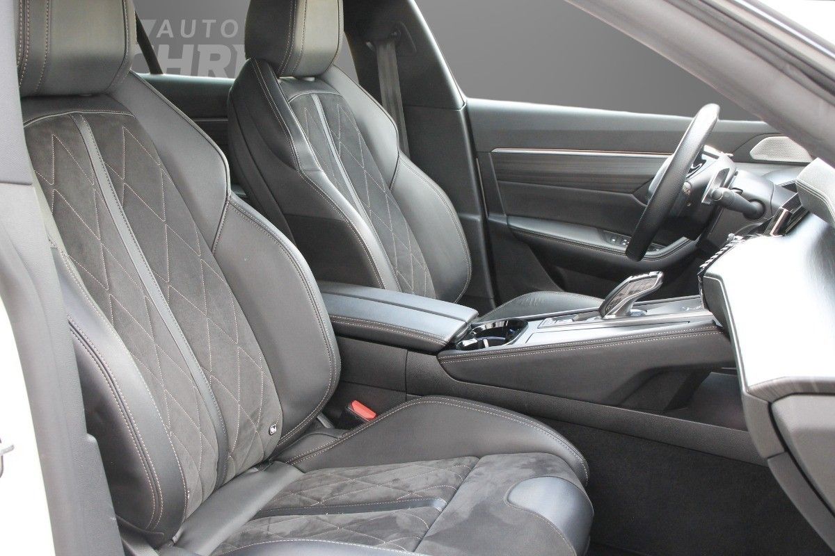 Fahrzeugabbildung Peugeot 508 Hybrid 225
