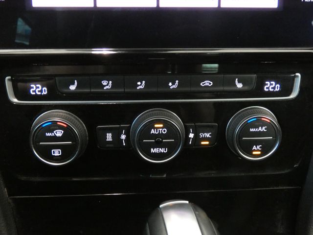 Golf VII 2.0 TDI IQ.DRIVE R-LINE DSG ACC STHZ