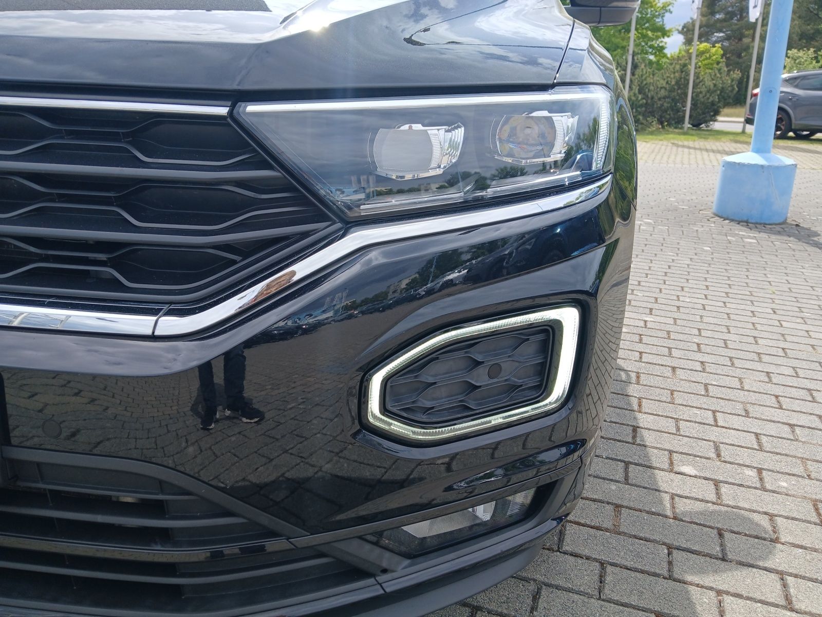 Fahrzeugabbildung Volkswagen T-Roc TSI Sport 4M DSG LED Navi AID ACC RFK SH 1